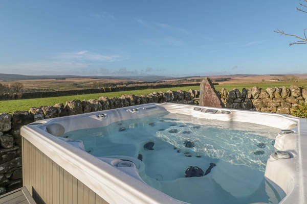 Holiday cottages with a hot tub in Northumberland