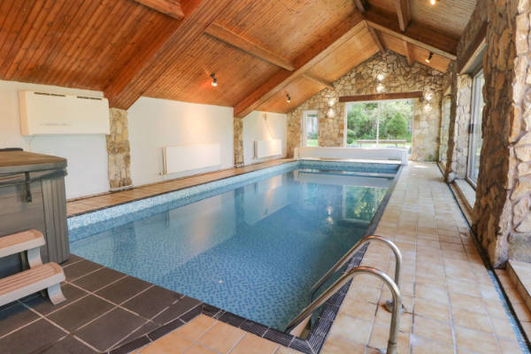 Holiday cottages in Lake district with swimming pool
